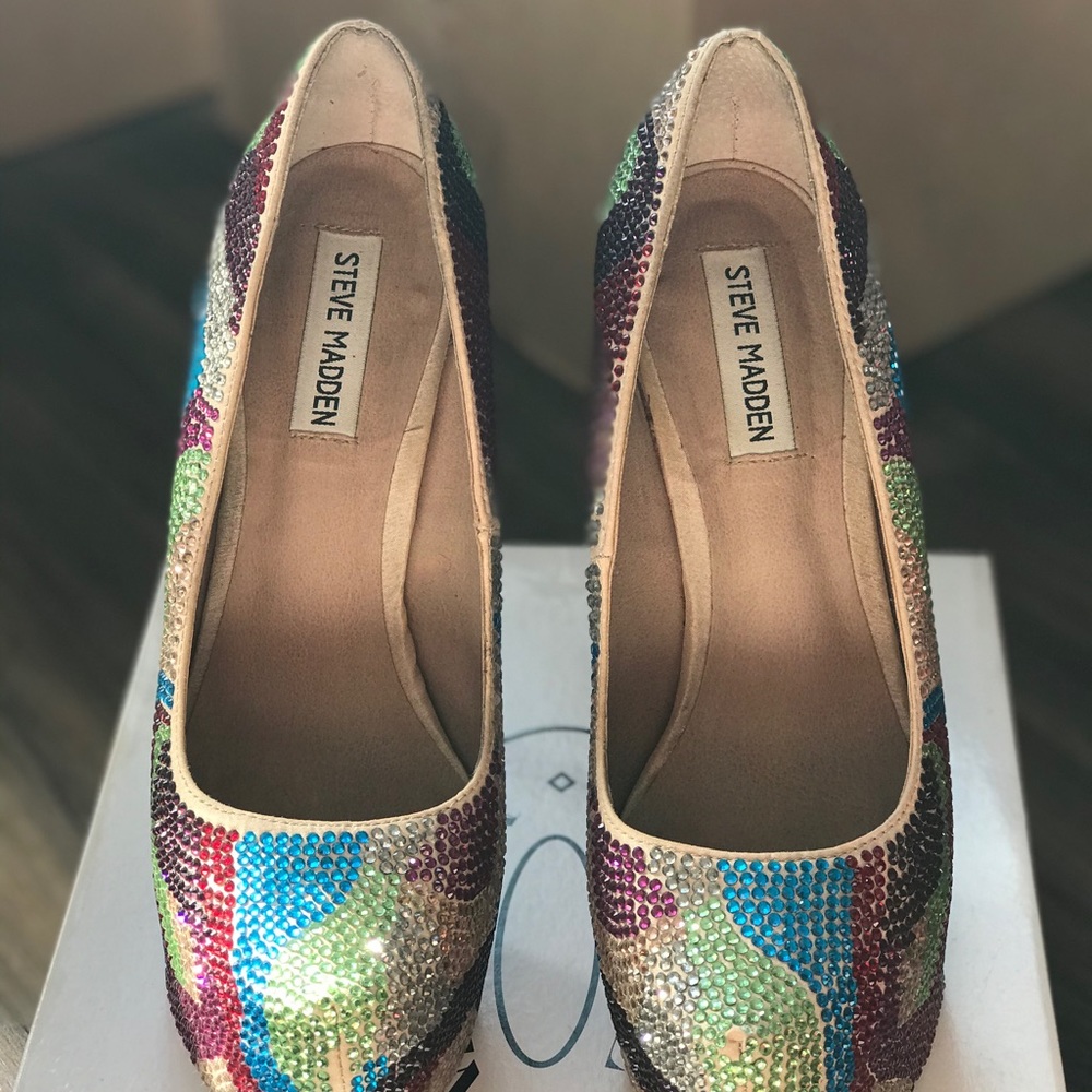 Statement Shoe! - Picture 6 of 6